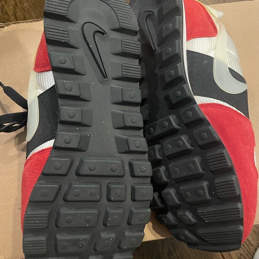Nike - Picture 4 of 5